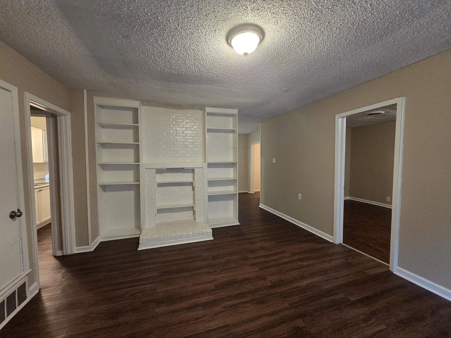 4 bed, 1.0 bath, $1,500 — Photo 3