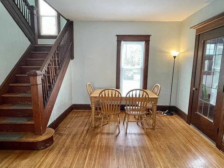 244 Barton St — Photo 2