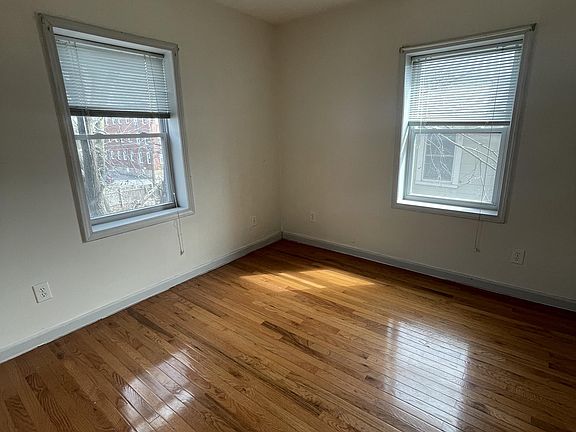 4th image of 3401 Central St #202