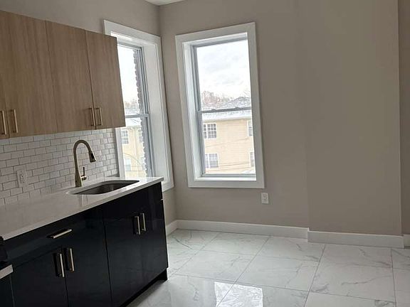3rd image of 556.5 Market St #2BA