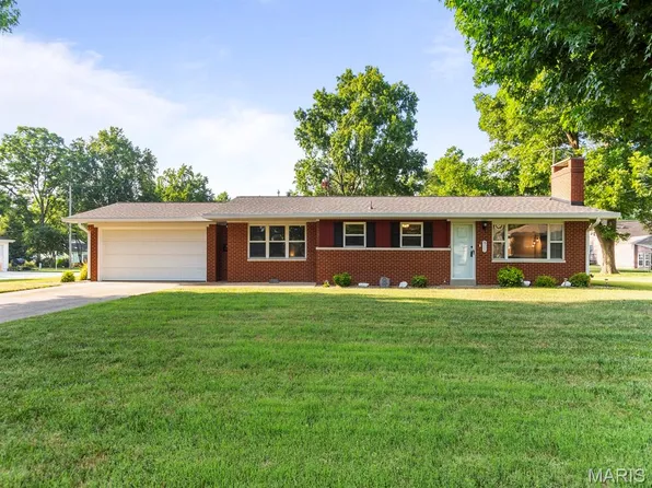 911 South St, New Athens, IL 62264
