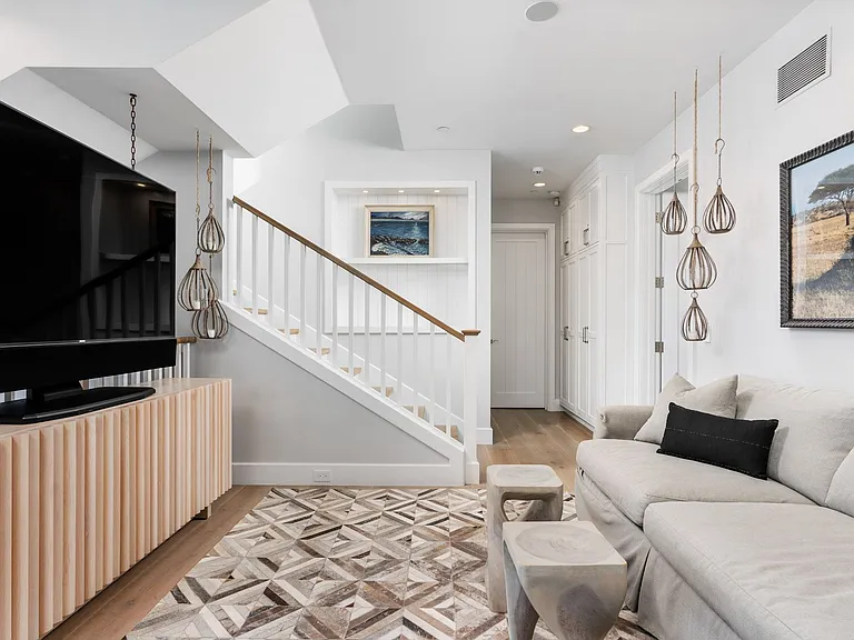 1215 E Balboa Blvd — Photo 32
