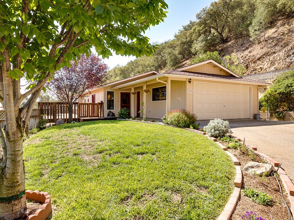 2nd image of 1015 Fern Canyon Rd