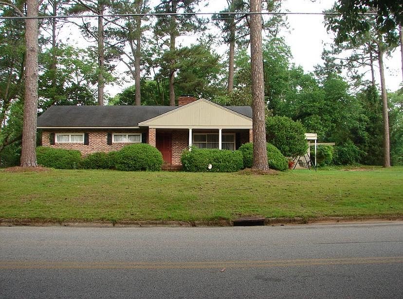 2nd image of 2301 Greenwood Dr