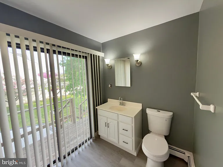 422 W 6th Ave — Photo 18
