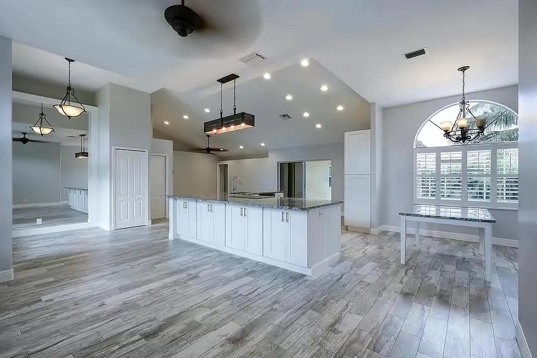 4 bed, 2.0 bath, 2118 sqft, $4,900 — Photo 4