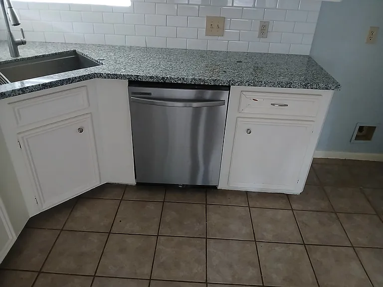 2723 Roseheath Ln — Photo 6