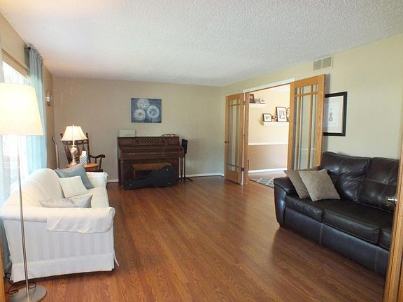 5th image of 338 Schyler Way