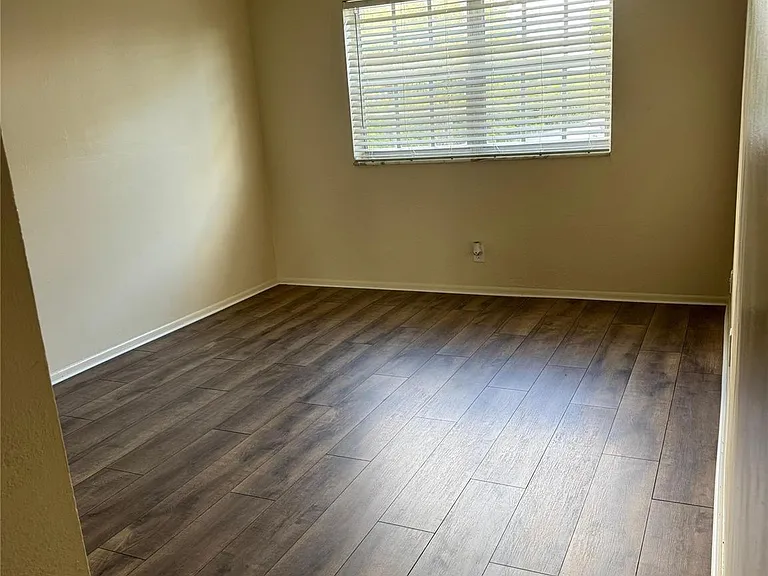 1407 NE 56th St #201 — Photo 15