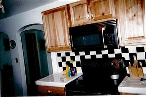 5th image of 709 12th Ave N