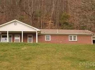 409 Mountain View Rd, Burnsville, NC 28714