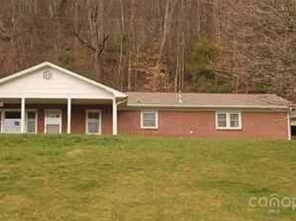 409 Mountain View Rd, Burnsville, NC 28714