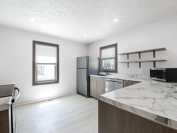 5th image of 926 N 12th St