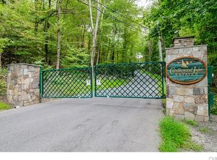 17 Candlewood Lake Dr, Sherman, CT 06784