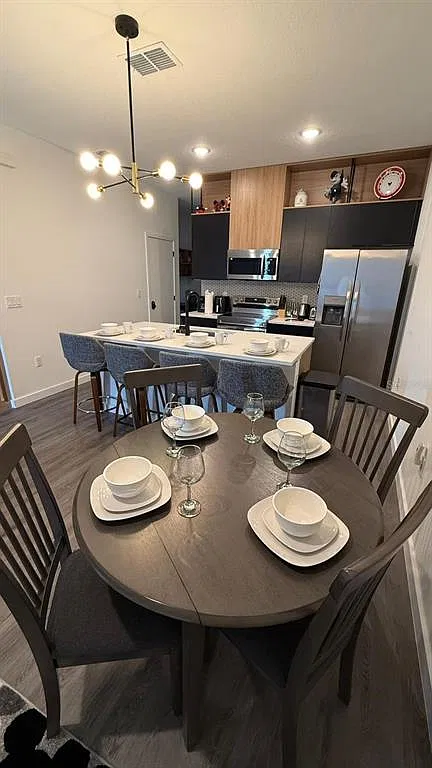 3 bed, 3.0 bath, 1360 sqft, $2,395 — Photo 4