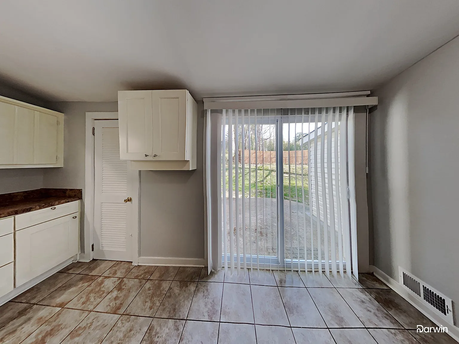 4 bed, 2.0 bath, 1200 sqft, $1,990 — Photo 3