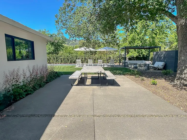 4 Arch Way — Photo 25