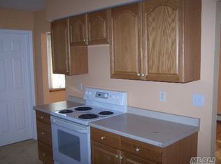 15 Hillcrest Rd, Rocky Point, NY 11778