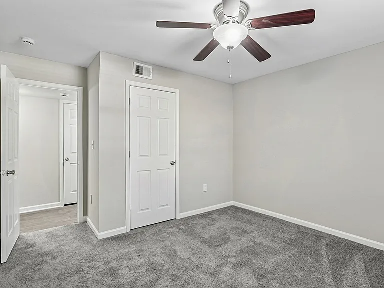 Brentwood Apartments — Photo 35