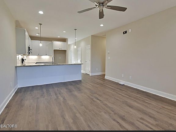 3rd image of 332 Jacksonian Way