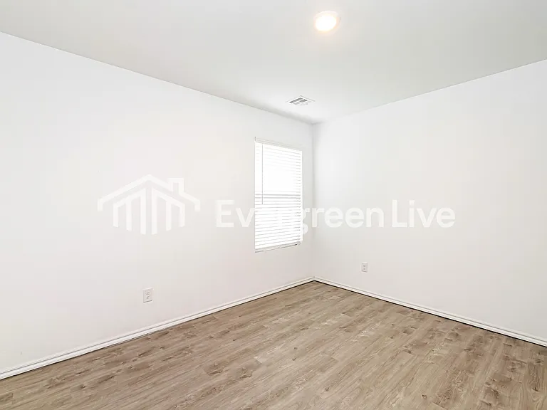 10905 SW 22nd St — Photo 12