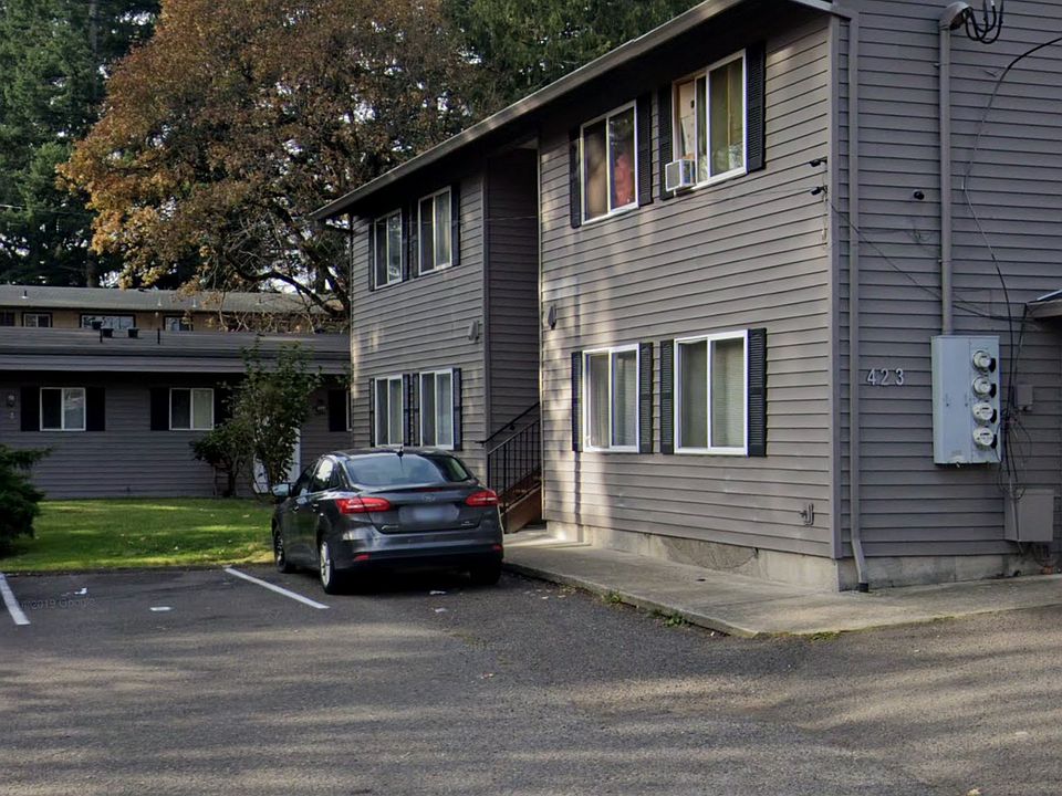1st image of 423 NE 160th Ave APT 8