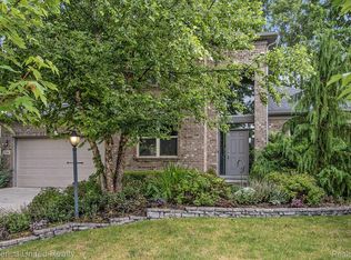 2708 Trillium Hills Dr, Commerce Township, MI