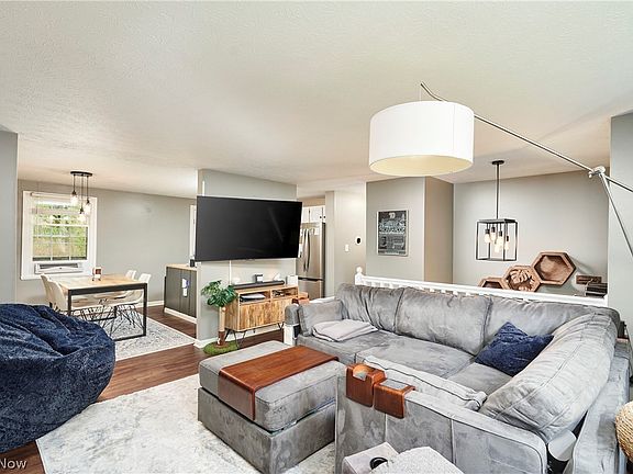 5th image of 344 Silver Meadows Blvd