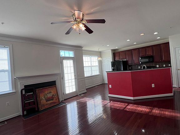 4th image of 13677 Venturi Ln #236