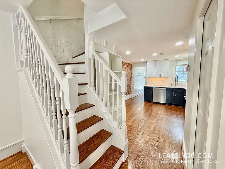 2333 17th St NW — Photo 6
