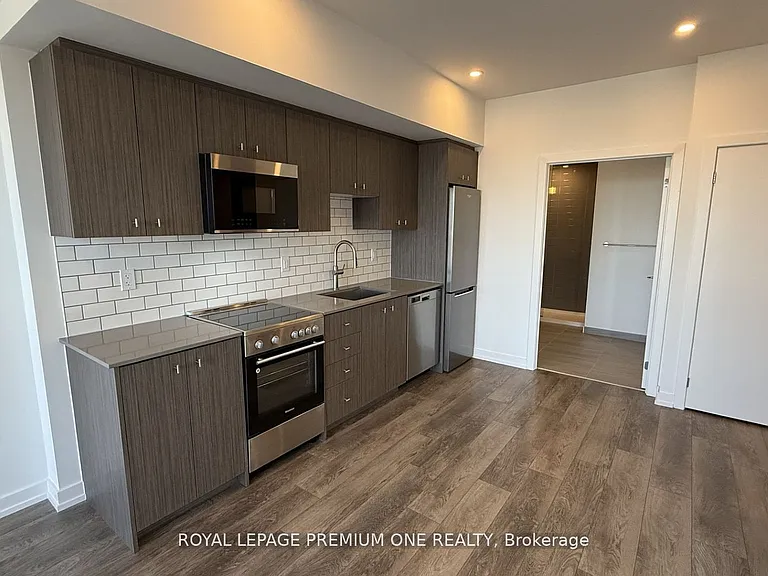 15 Wellington St S #2414 — Photo 6