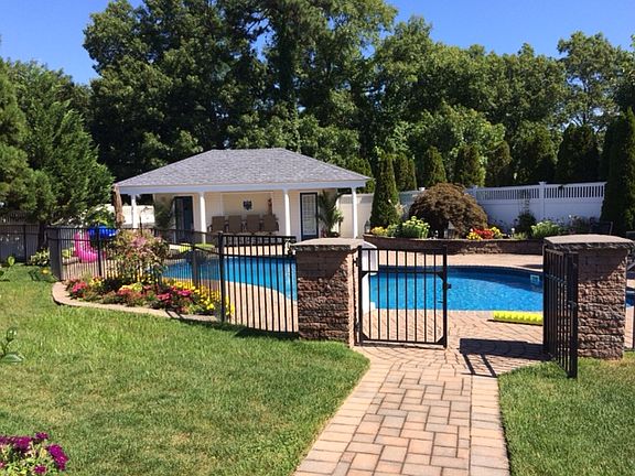 3rd image of 15 Pleasant View Ct