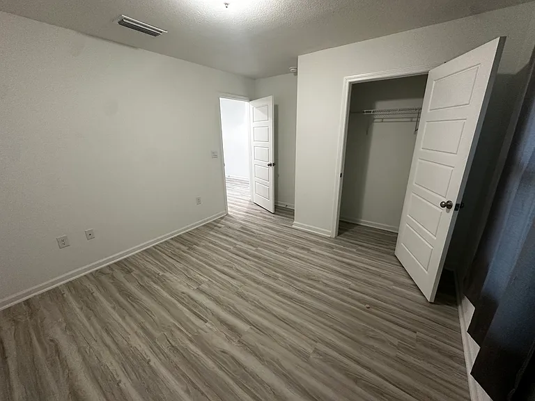 13515 Paris Cir — Photo 10