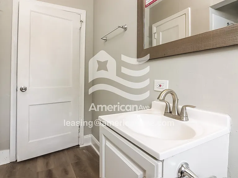 1251530_010_main_bathroom_11.jpg