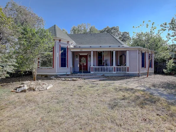 905 S Walnut St, Georgetown, TX 78626