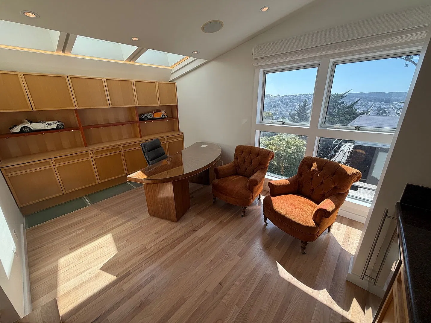 Iconic Russian Hill Luxury: Fully Remodeled 6-Level Home with Sweeping Bay Views — Photo 4