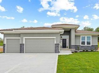 521 NE Sienna Pl, Lees Summit, MO 64064