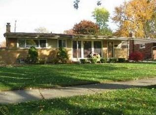9348 Frederick St, Livonia, MI 48150