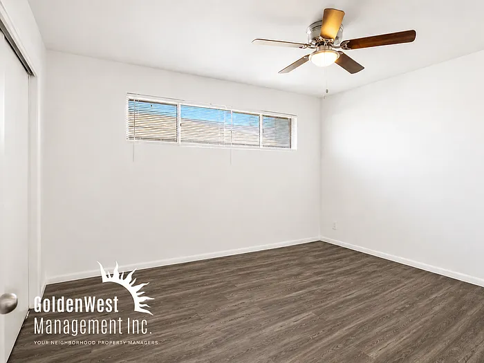 1919 W Berridge Ln #5 — Photo 4