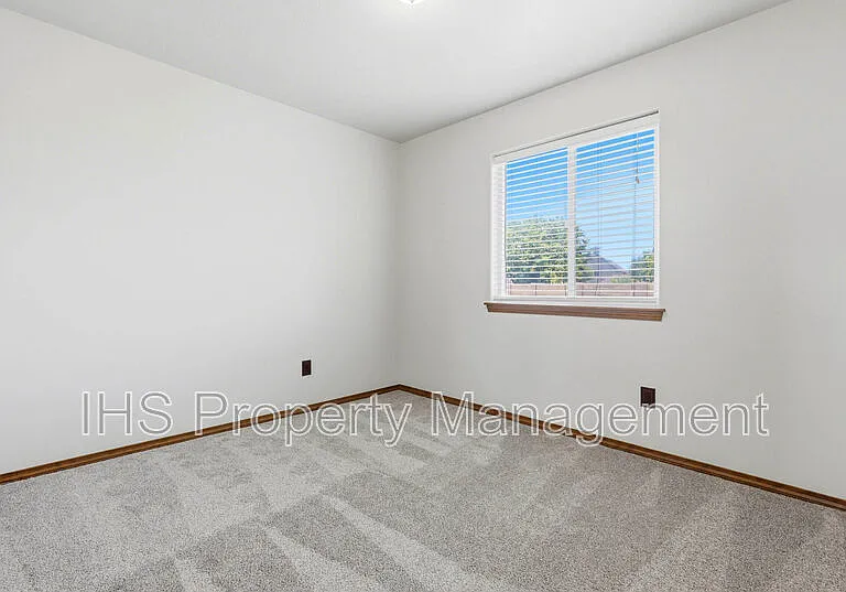 5520 Leon Ct — Photo 11