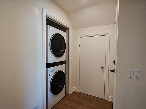 3rd image of 11150 Glenoaks Blvd