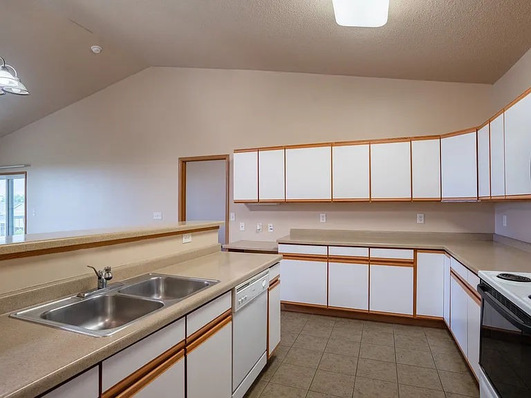 Fargo, ND West Lake Apartments |Kitchen
