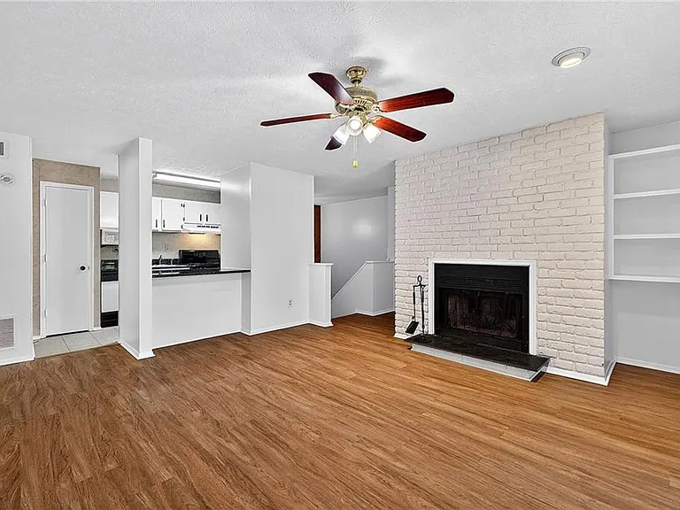 903 Cumberland Ct SE — Photo 3