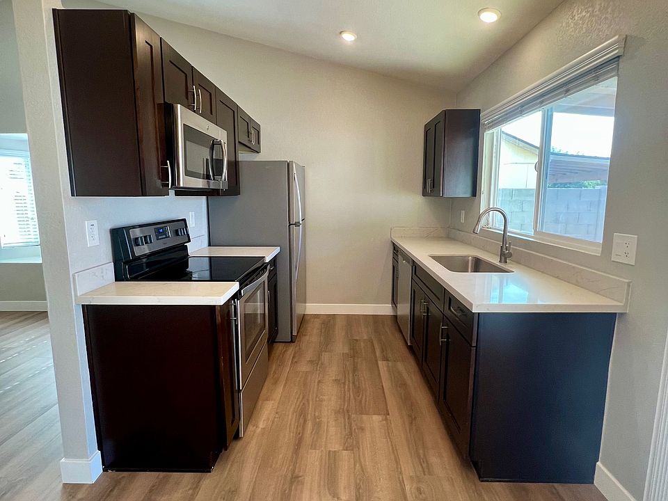 Beautifully remodeled kitchen!