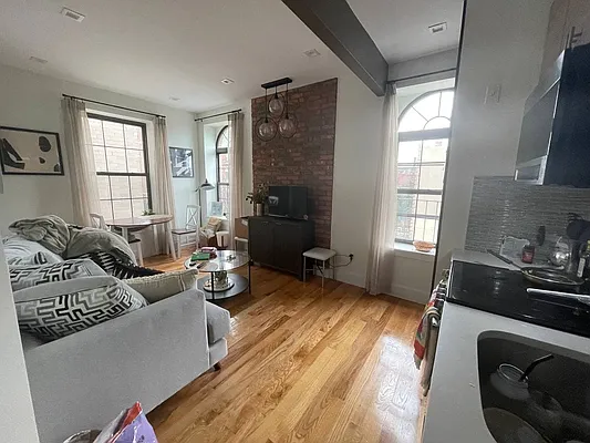 Rented by Greenrock Management | media 22