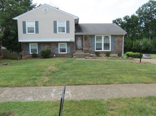 8911 Thelma Ln, Louisville, KY 40220