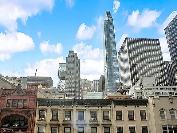 3rd image of 33 W 56th St APT 6D