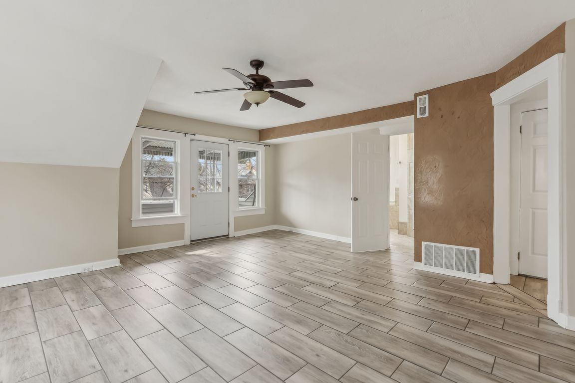 Lakeland Ave-1504-034.jpg