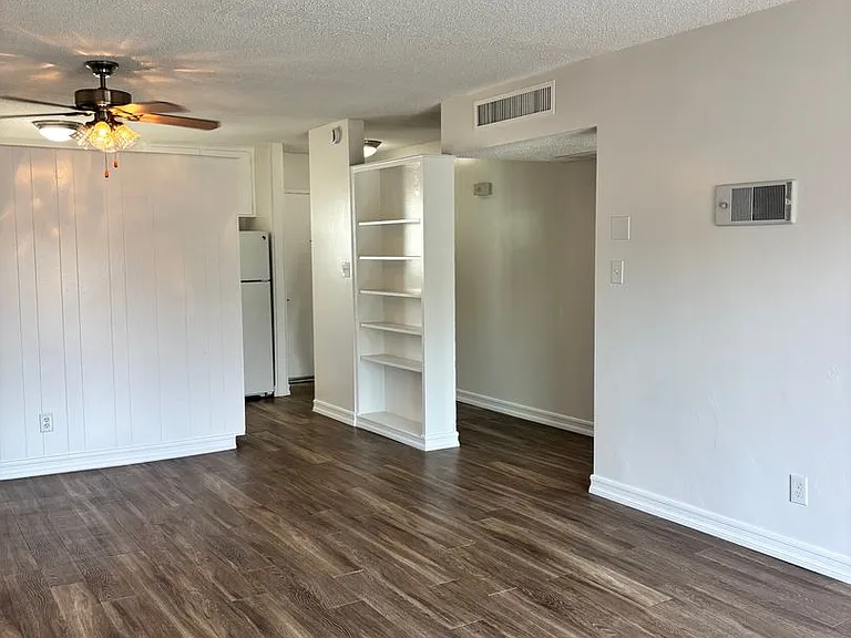 University Terrace Apartments — Photo 16