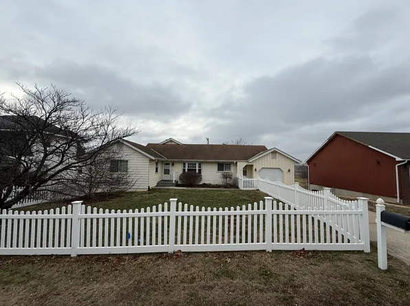 1605 S 8th St, Atchison, KS 66002